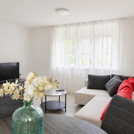 Apartment Fortica Garden Apartment, Arena, Free Parking *