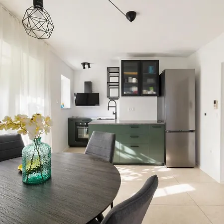 Fortica Garden Apartment, Arena, Free Parking 公寓 *