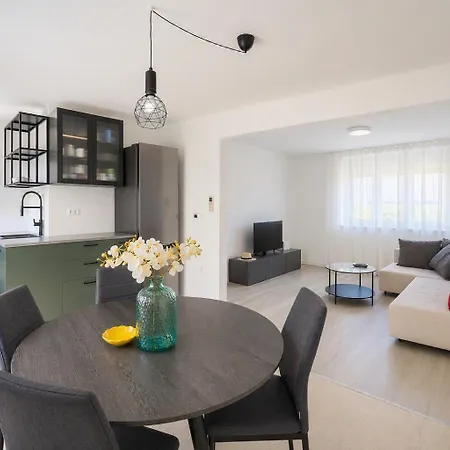 Apartment Fortica Garden Apartment, Arena, Free Parking