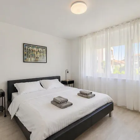Fortica Garden Apartment, Arena, Free Parking 公寓